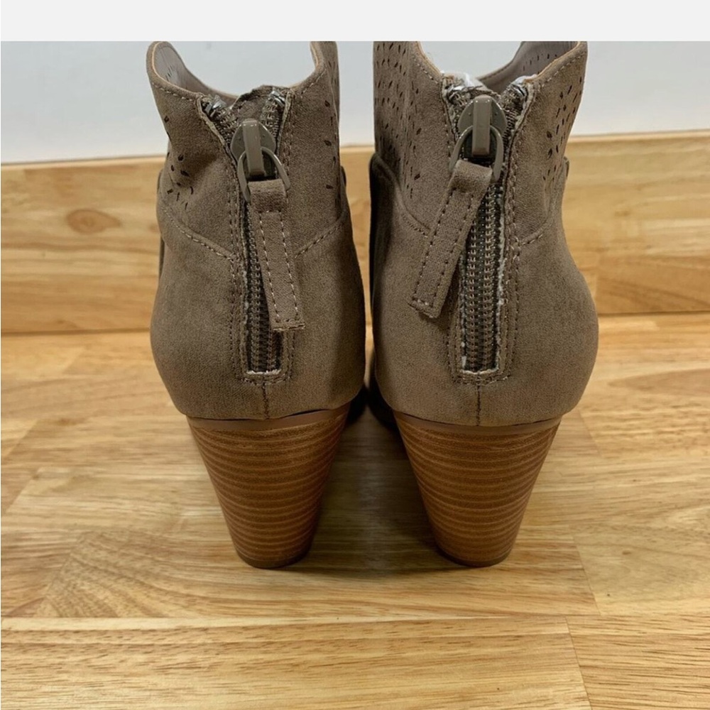 Violet&Red Women's Tan Ankle Boots /New without tags - Picture 5 of 9